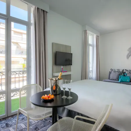 Ibis Styles Centre Gare Hotel 3*