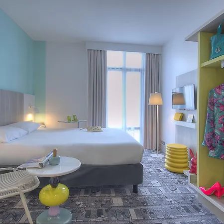 Ibis Styles Centre Gare מלון 3*