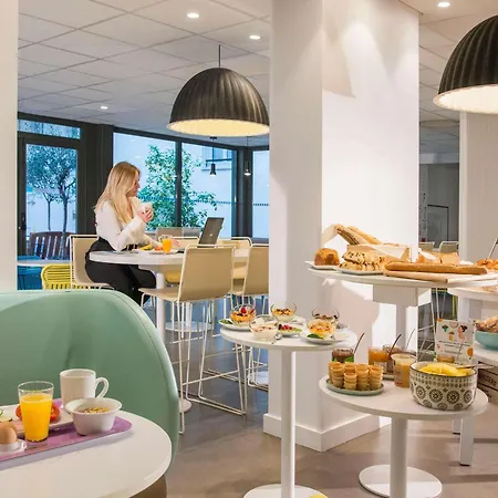 Ibis Styles Centre Gare מלון 3*